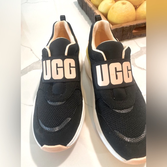 UGG LA Flex Sneaker - Picture 9 of 10
